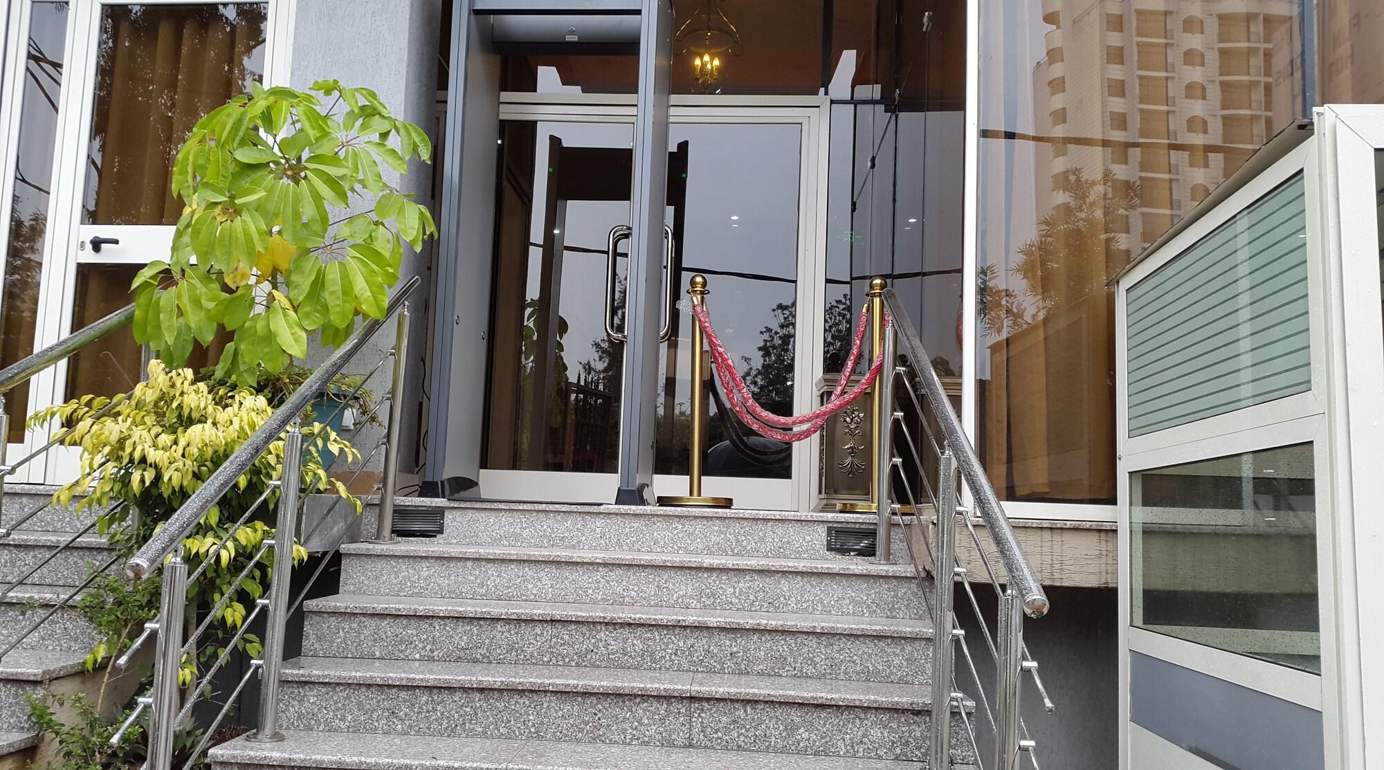 Vista Exterior C fun Addis Hotel