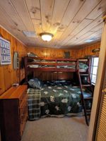 Alquiler Vacacional - 3 bedroom Cabin on Bertha Lake w/ private beach!!