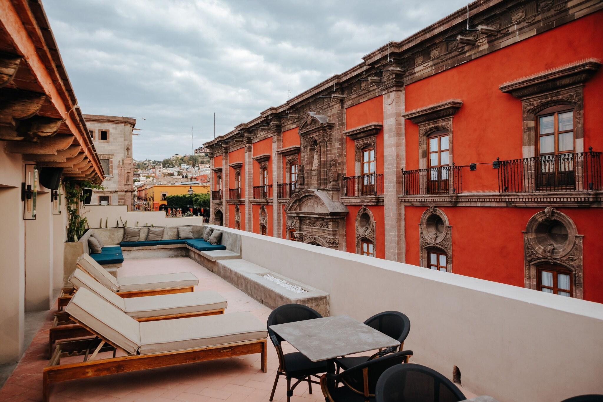 Varios Mikaella Hotel