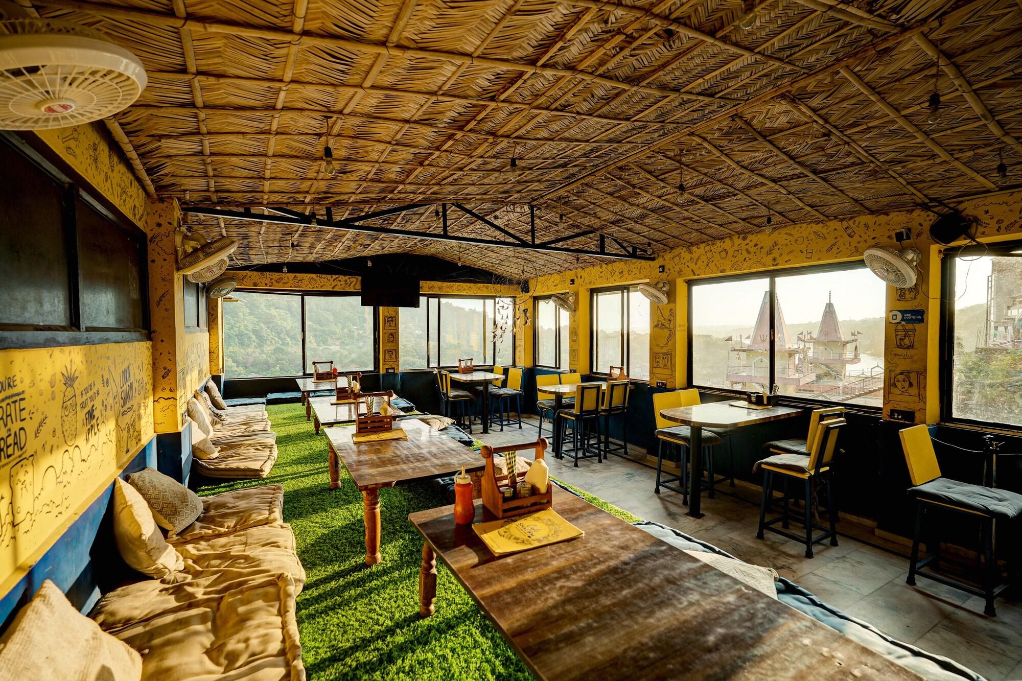 Restaurant Shalom Backpackers Rishikesh