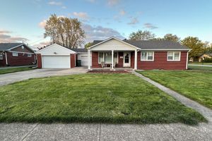 Alquiler Vacacional - Cozy Corner House 9 min walk from Indianapolis Motor Speedway!