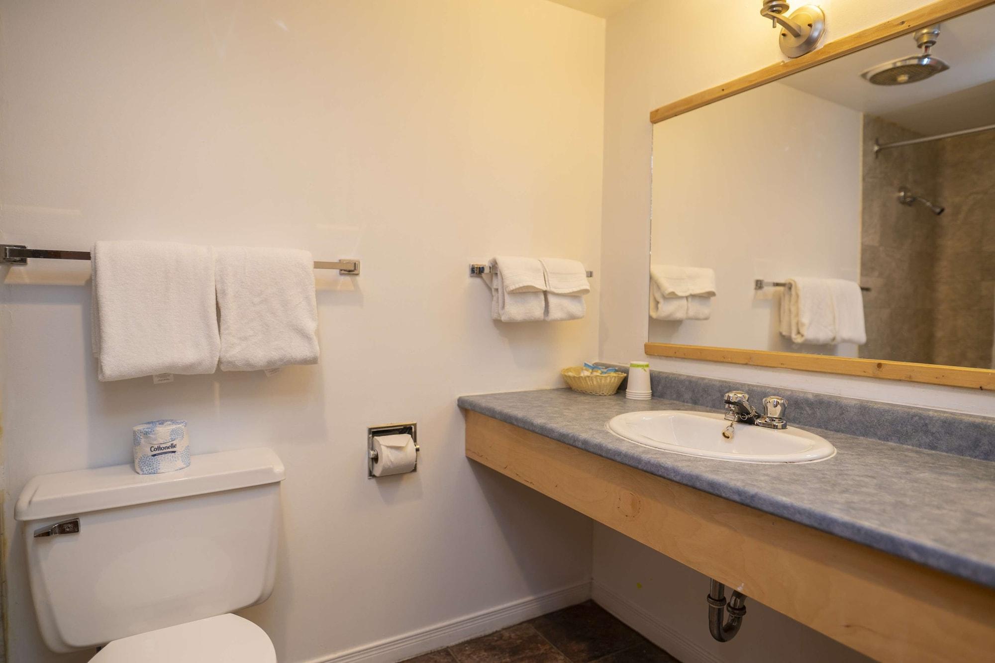 Equipamiento de Habitación Canadas Best Value Inn River View Hotel