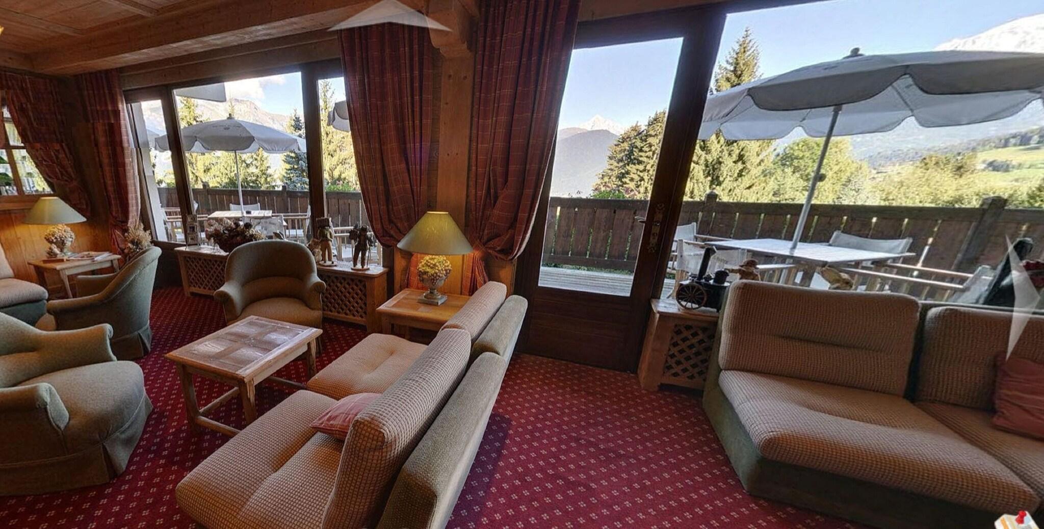 Vista Lobby Aux Ducs de Savoie