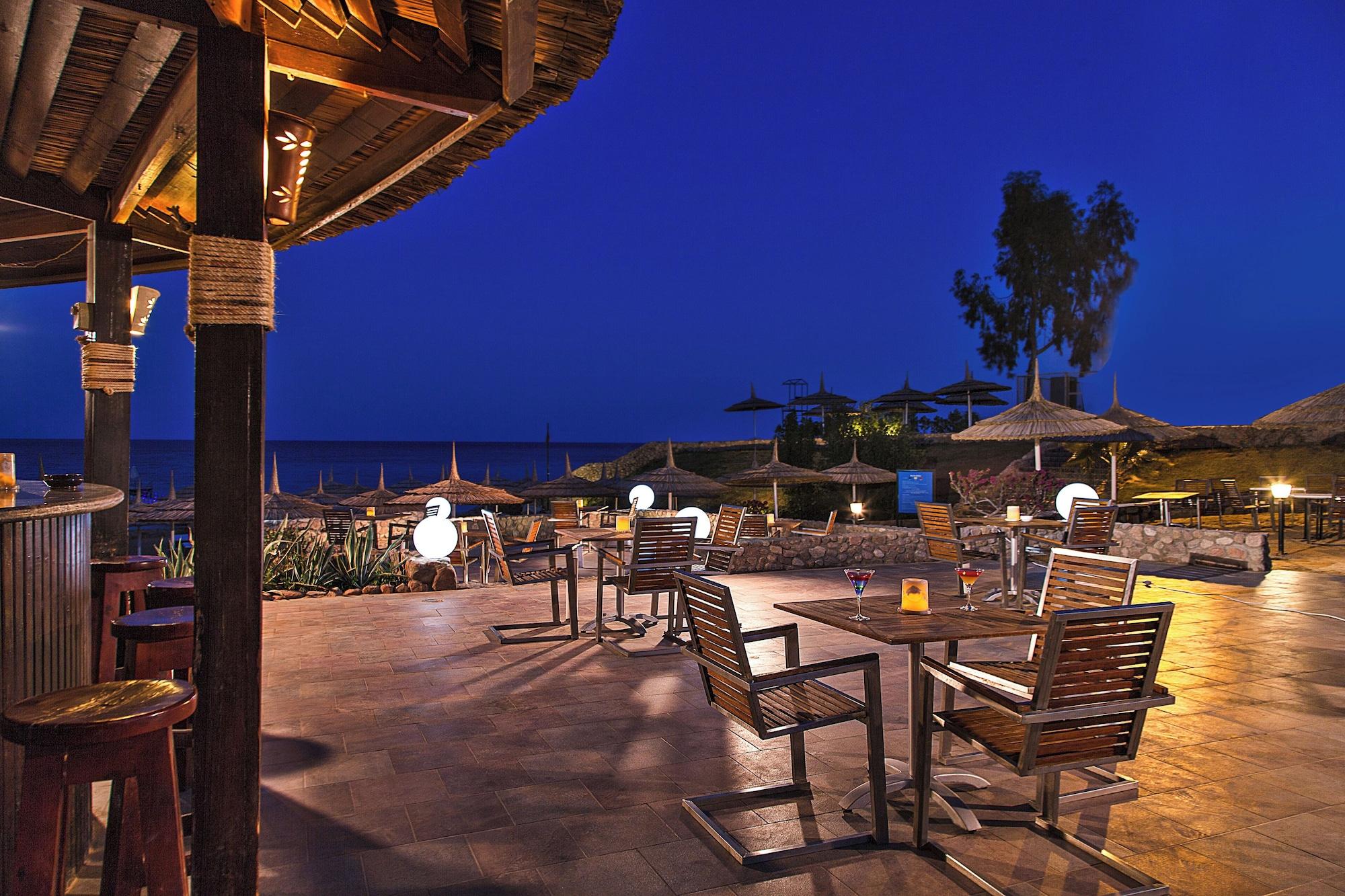 Bar/Salón Xperience Hill-Top Beach Resort