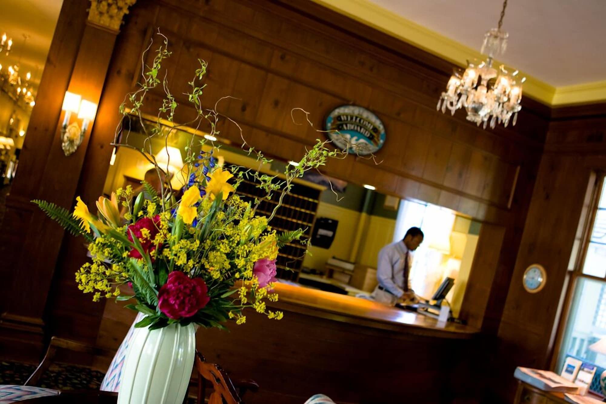 Vista Lobby The Colony Hotel