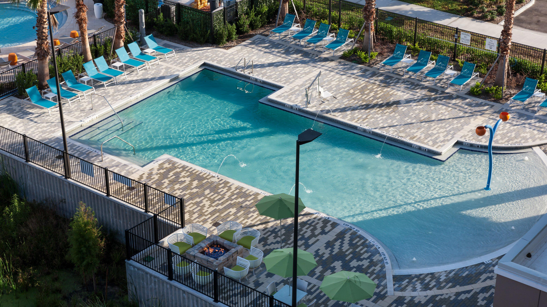 Vista Exterior Holiday Inn Express & Suites Orlando at SeaWorld by IHG