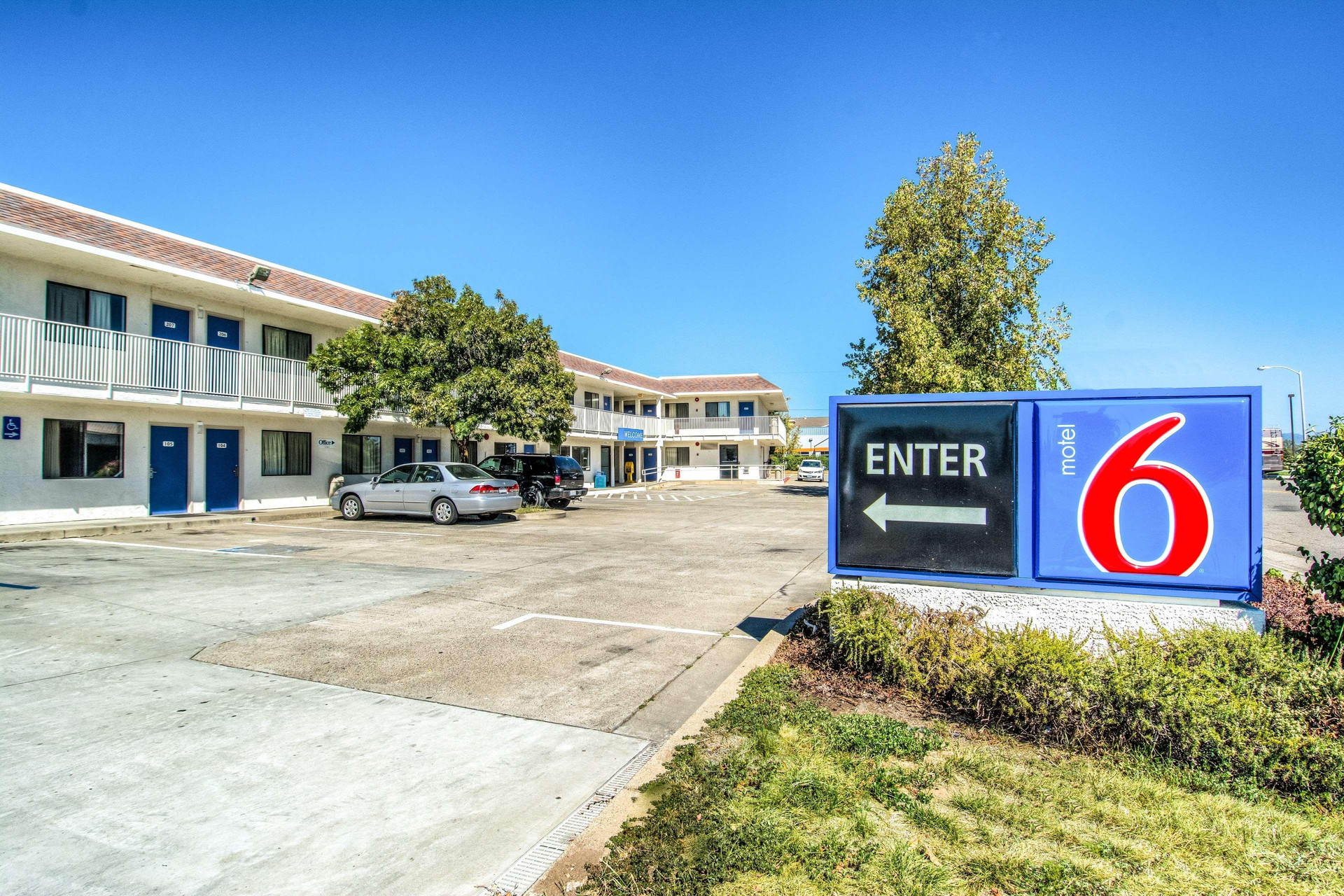 Varios Motel 6 Redding, CA - North