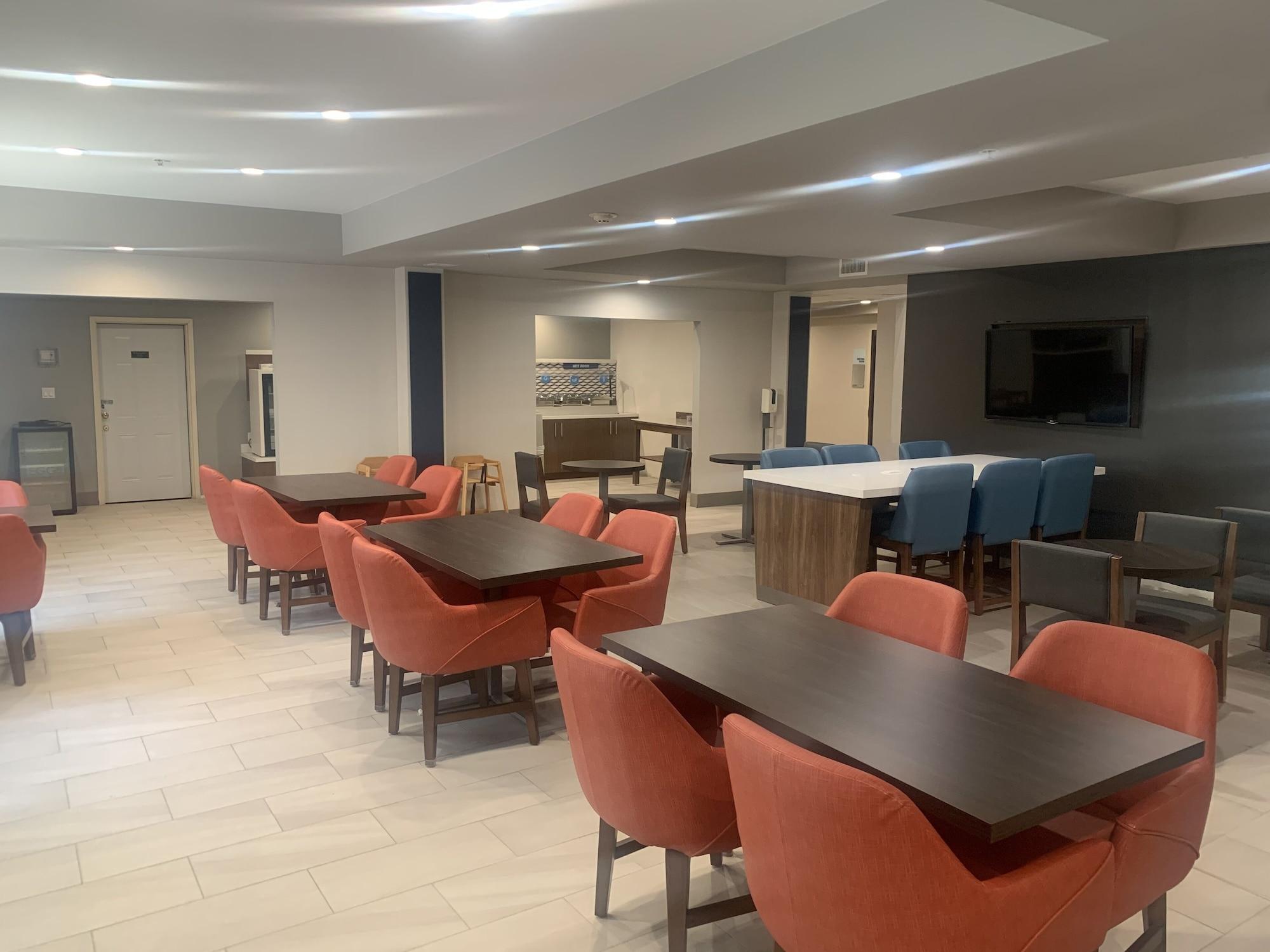 Vista Lobby Holiday Inn Express West Point by IHG