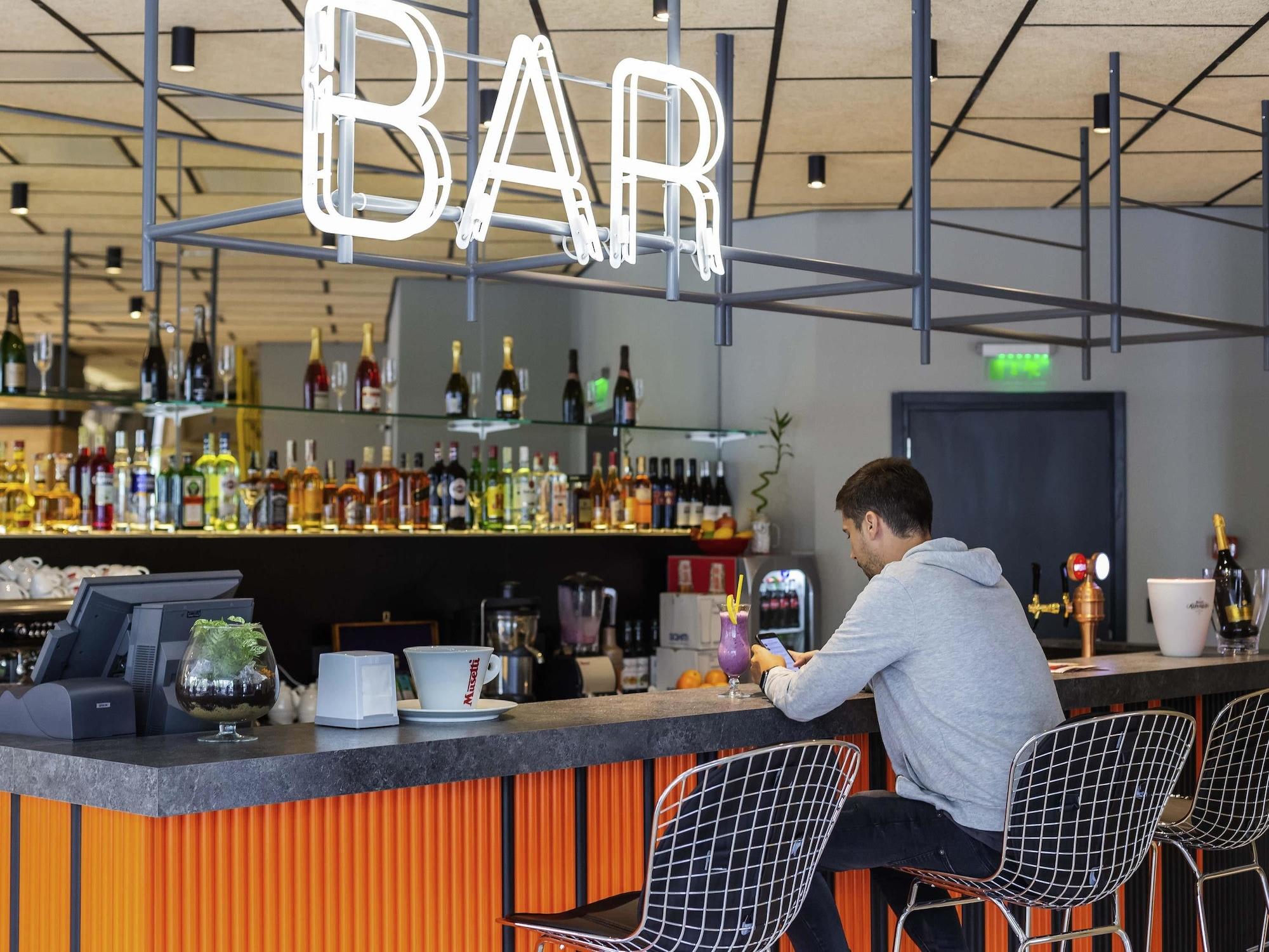 Bar/Salón ibis Styles Bucharest Erbas
