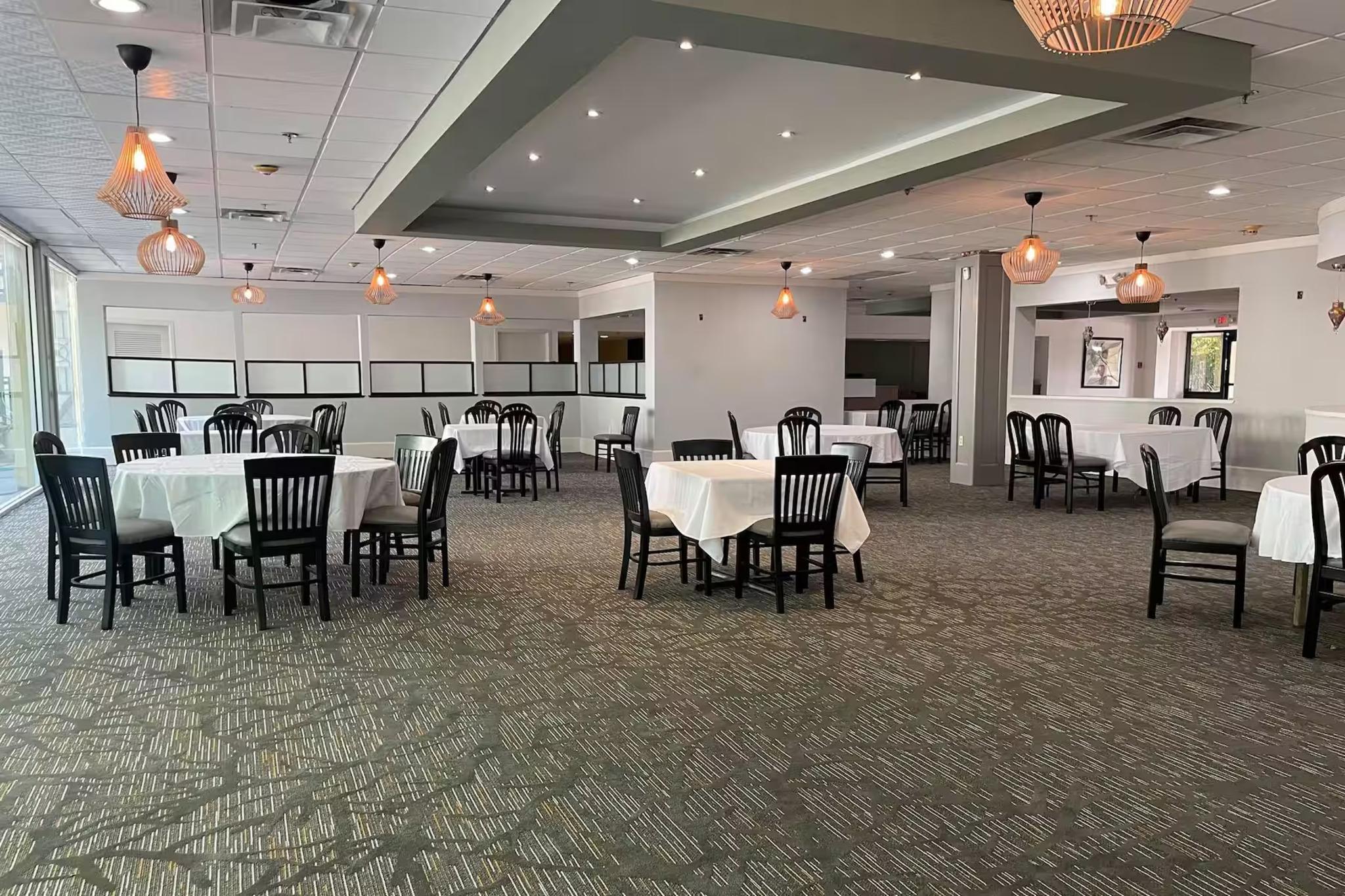 Restaurant Wingate Houston near NRG Park/Medical Center
