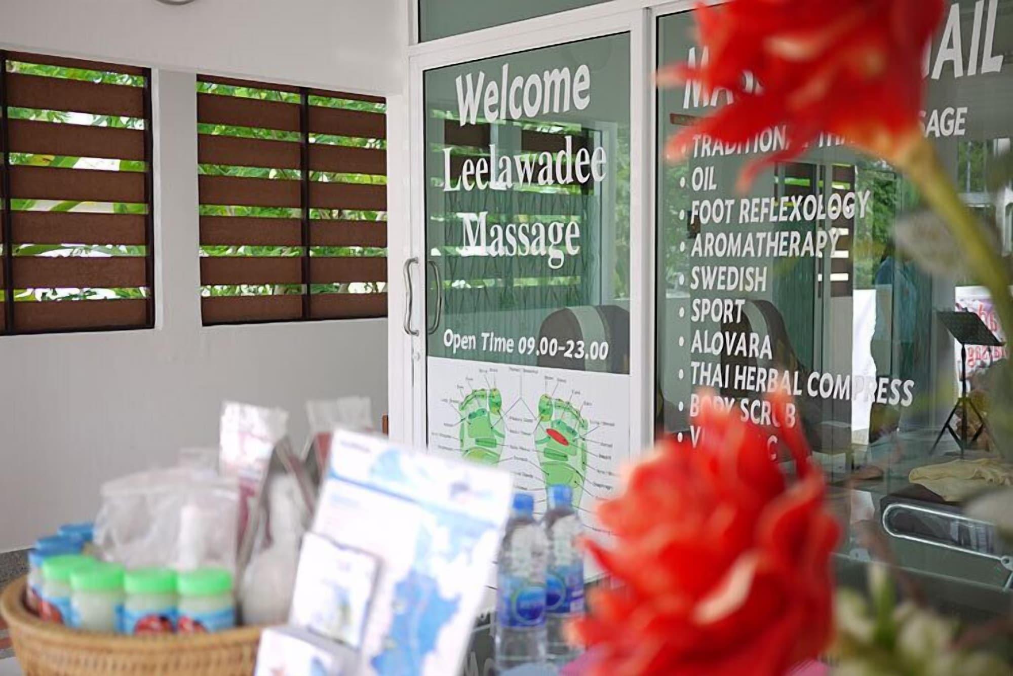 Vista Lobby Naithon Beach Mansion