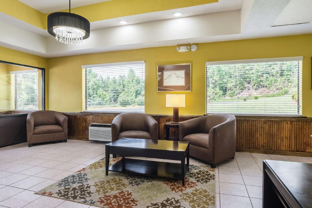 Vista Lobby Rodeway Inn Swainsboro