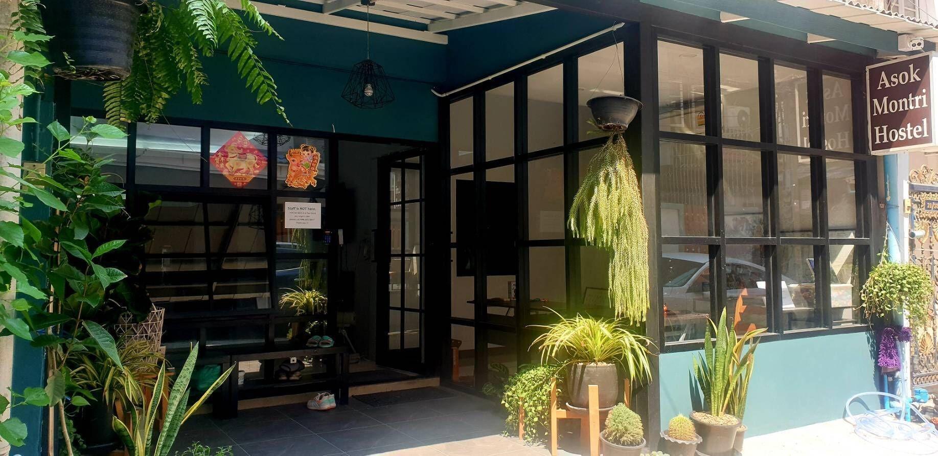 Varios Asoke Montri Hostel