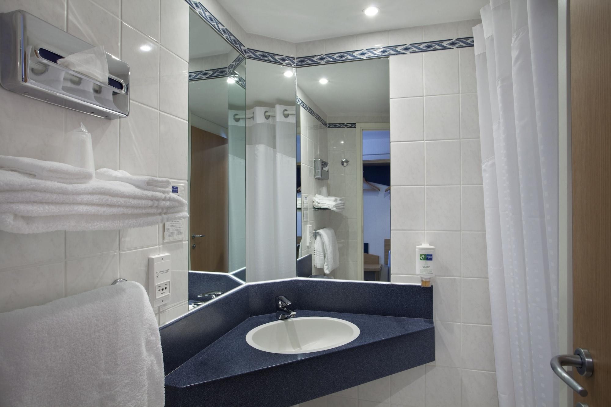 Equipamiento de Habitación Holiday Inn Express Geneva Airport by IHG