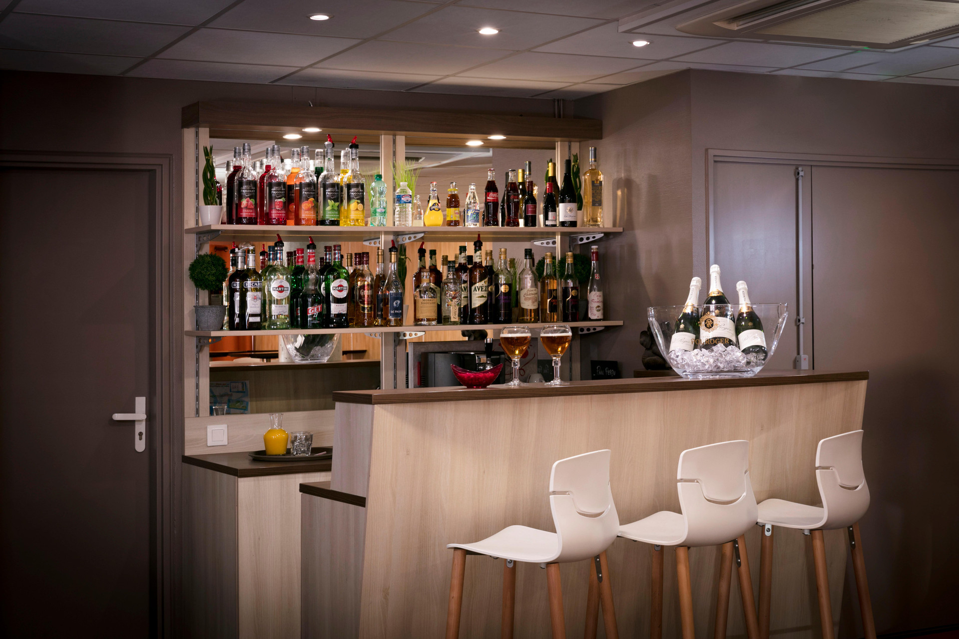 Bar/Salón Hôtel Clermont Estaing
