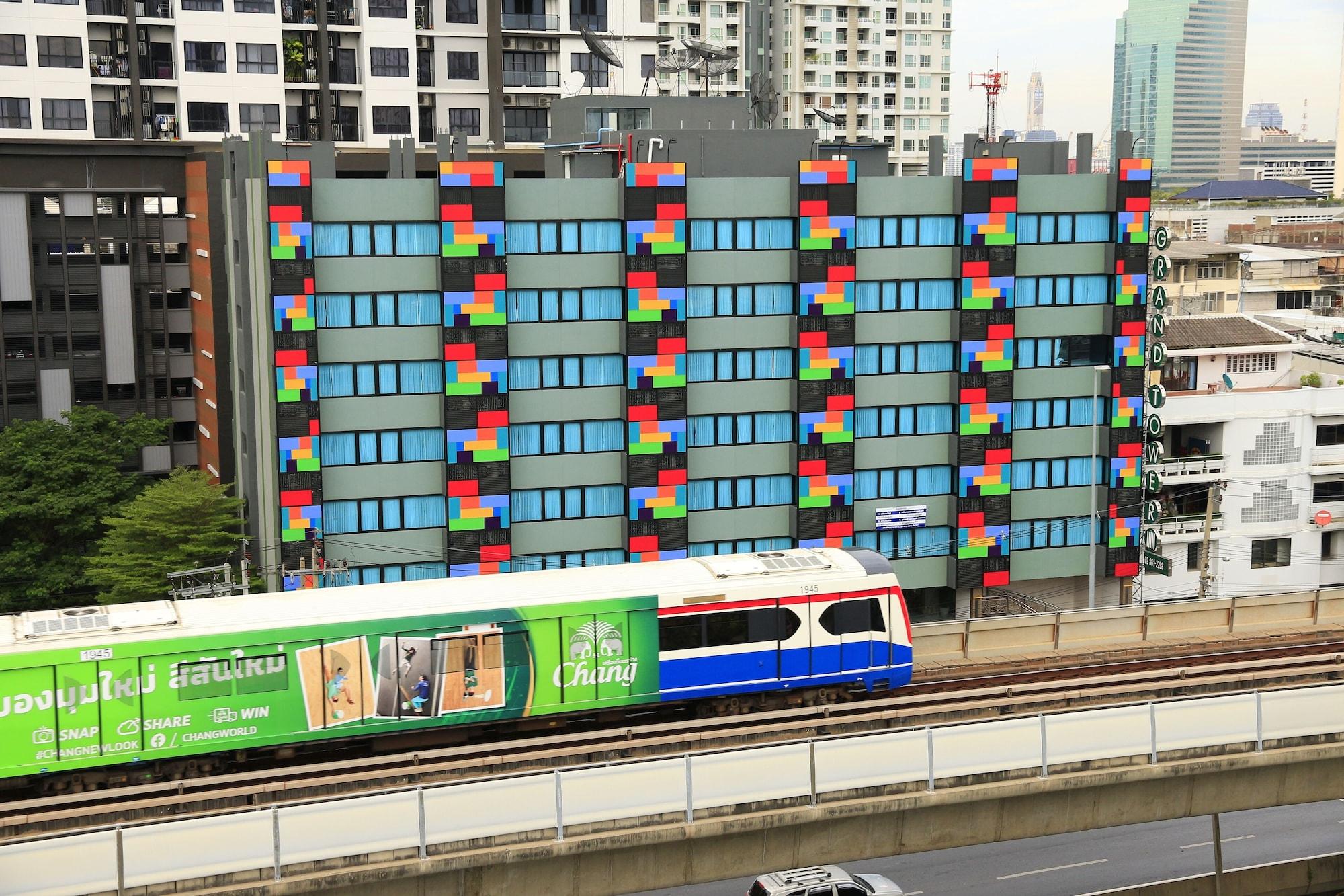 Vista Exterior Grand Tower Inn Sathorn Bangkok