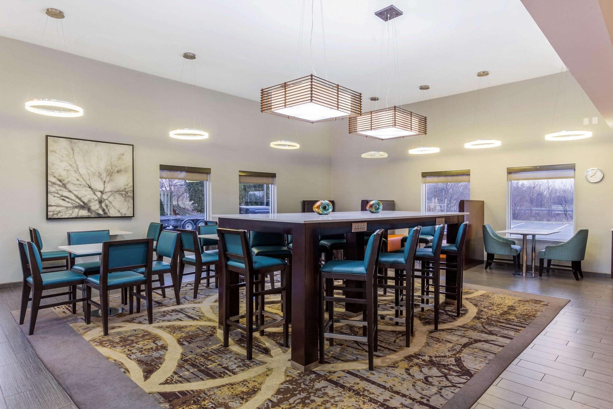 Restaurant La Quinta Inn & Suites by Wyndham Rockford