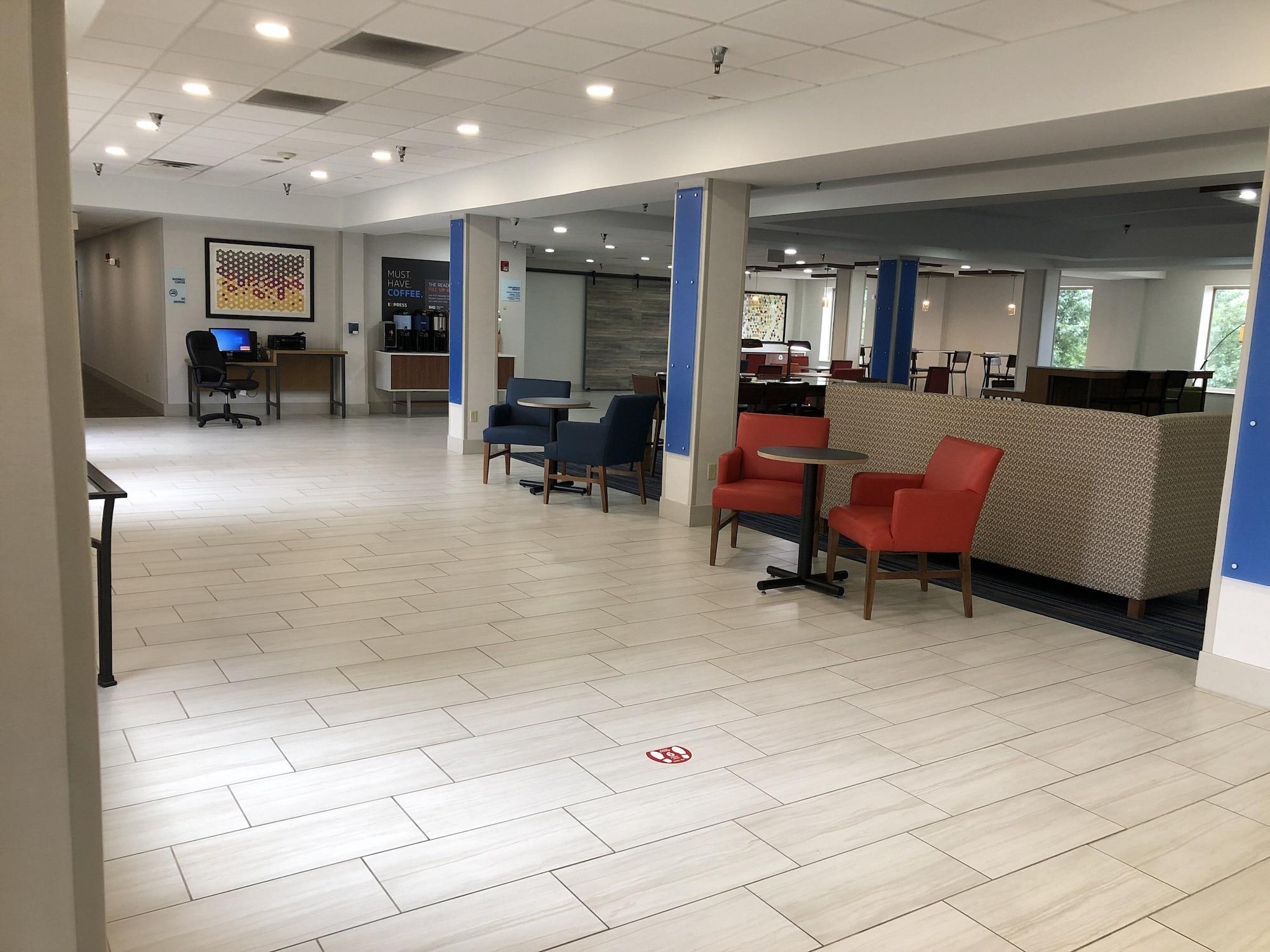 Vista Lobby Holiday Inn Express Hotel & Suites Pittsburgh West Mifflin by IHG