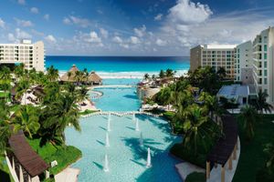 Hoteles Todo Incluido Cerca de La Isla Shopping Village