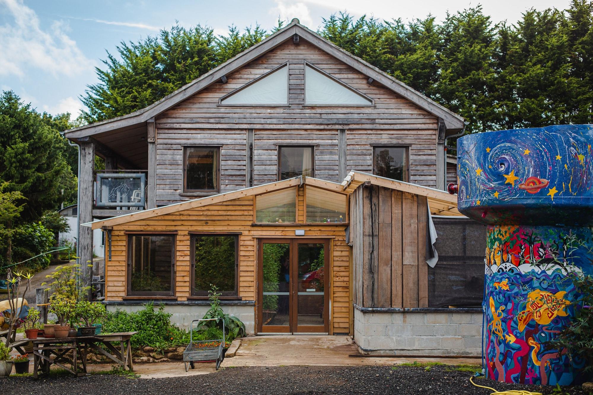 Varios Holifield Farm Hostel