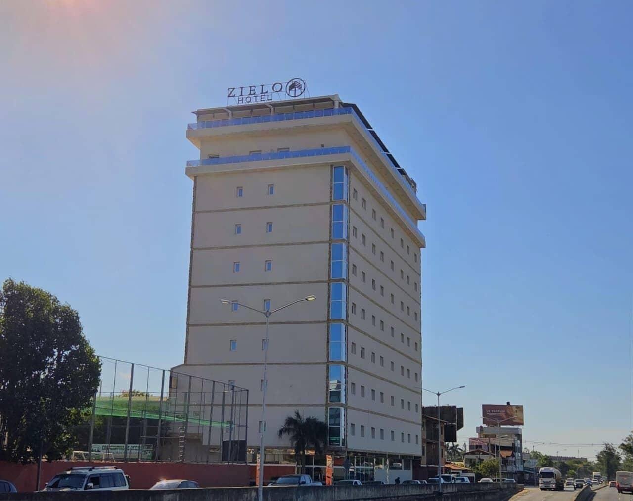 Varios Zielo Hotel