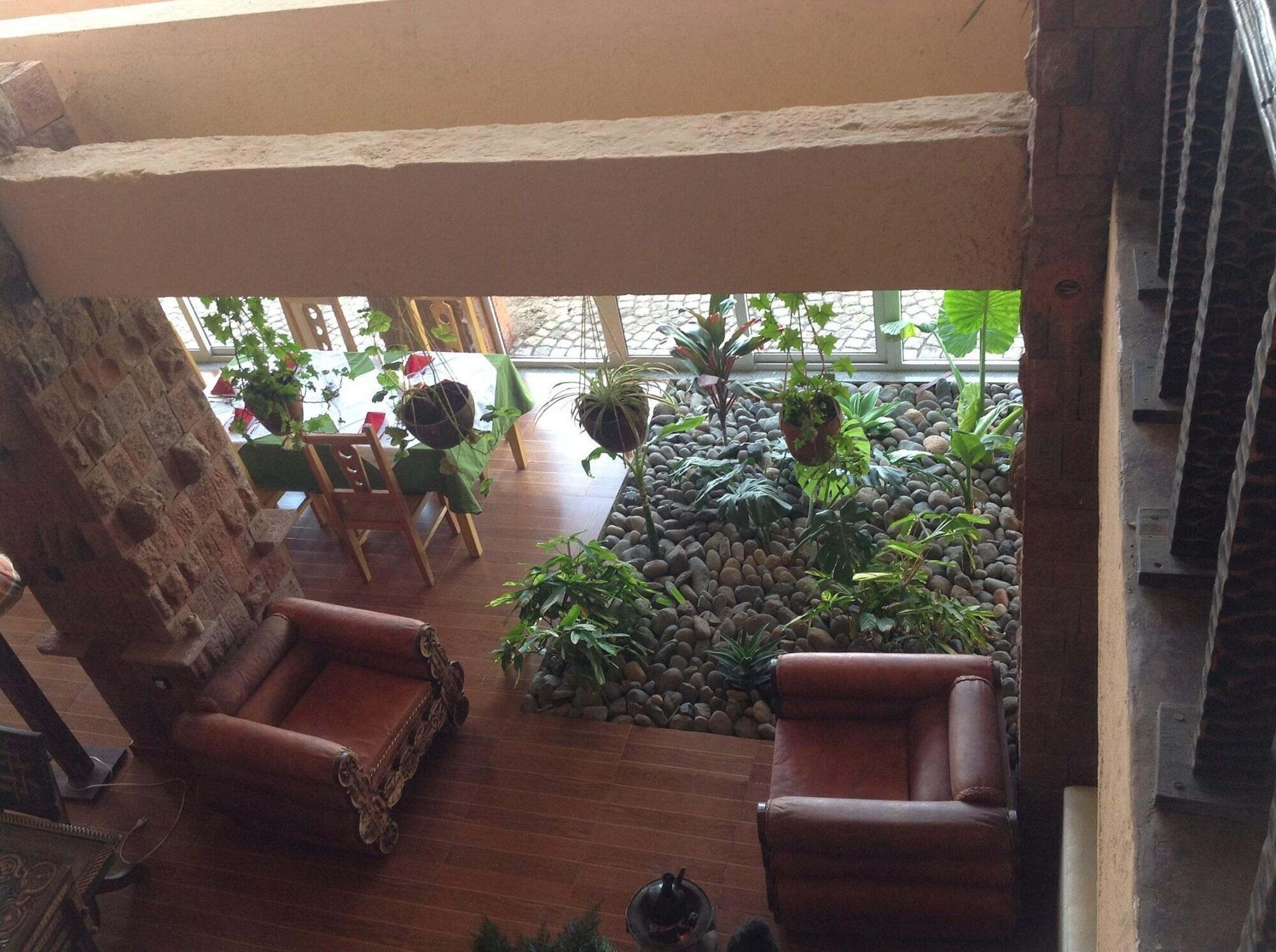 Vista Lobby Maribela hotel