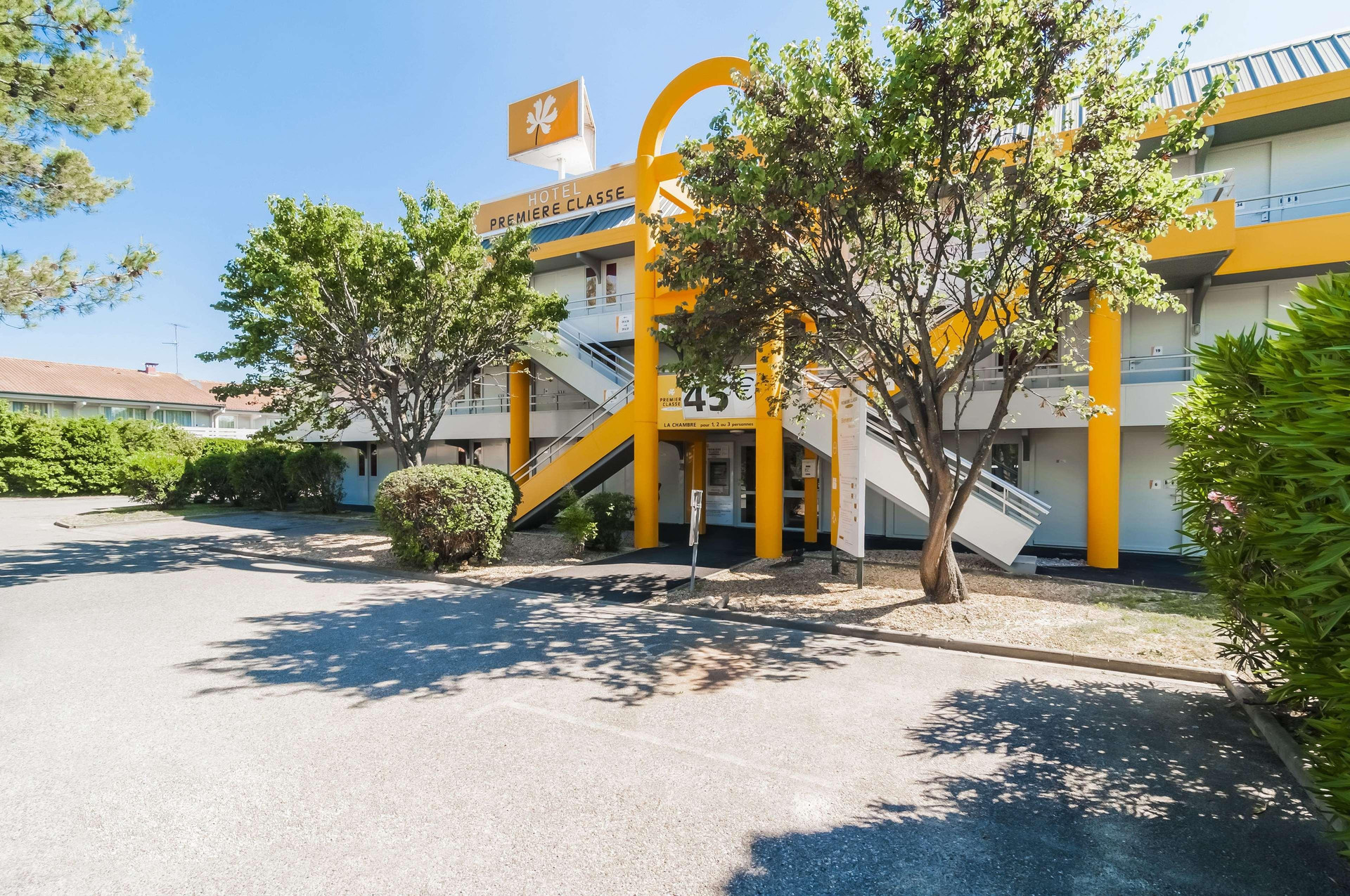 Vista Exterior Premiere Classe Orange