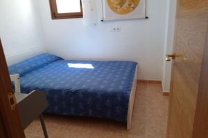 Alquiler Vacacional - Peaceful and private 2 bdrm 1 bth with AC (2 mins to Gran Vía-Plaza de España!)
