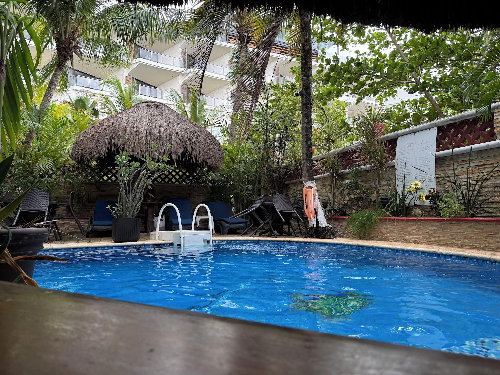 Vista Piscina Cocos Cabañas Playa del Carmen Adults only