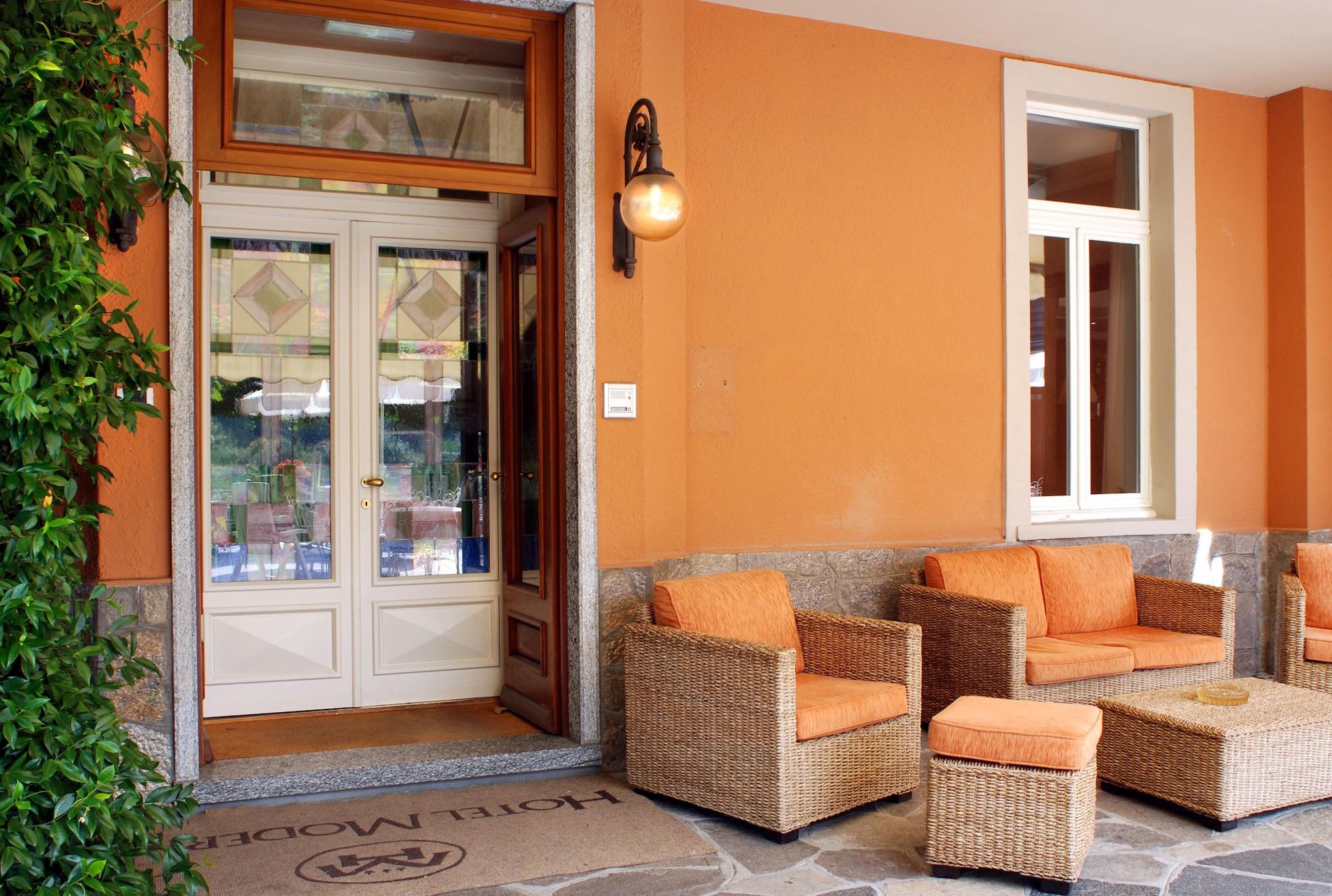 Vista Exterior Hotel Moderno