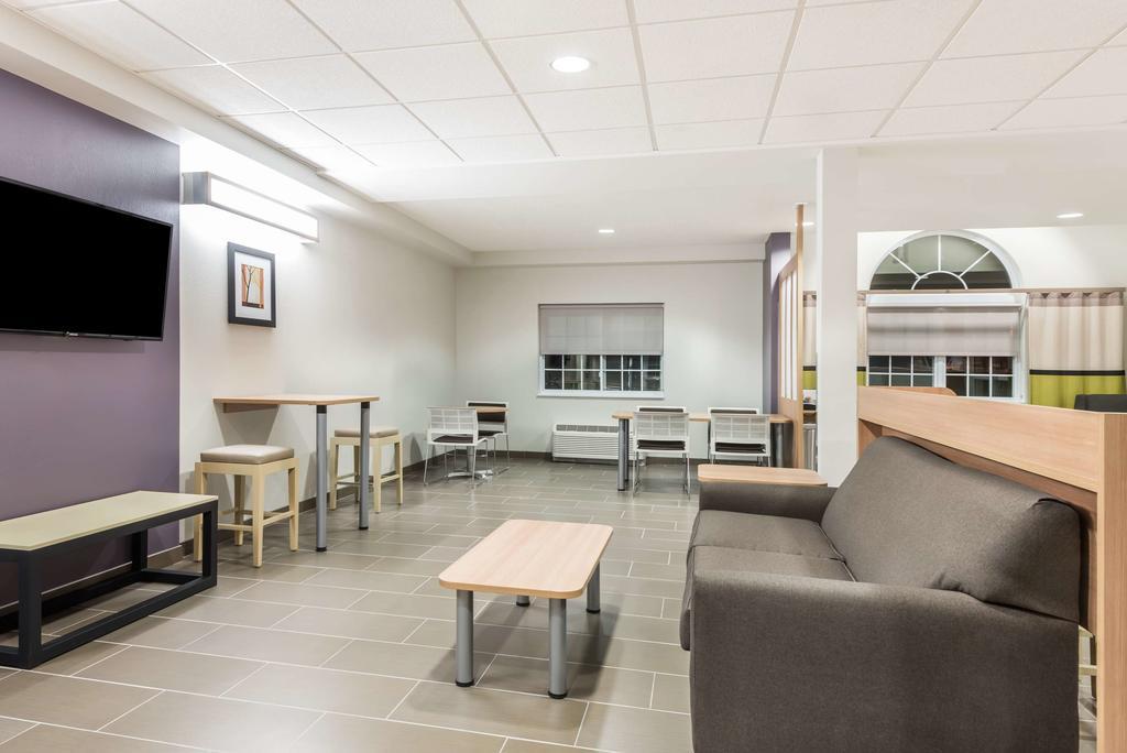 Vista Lobby Microtel Inn & Suites By Wyndham Beaver Falls