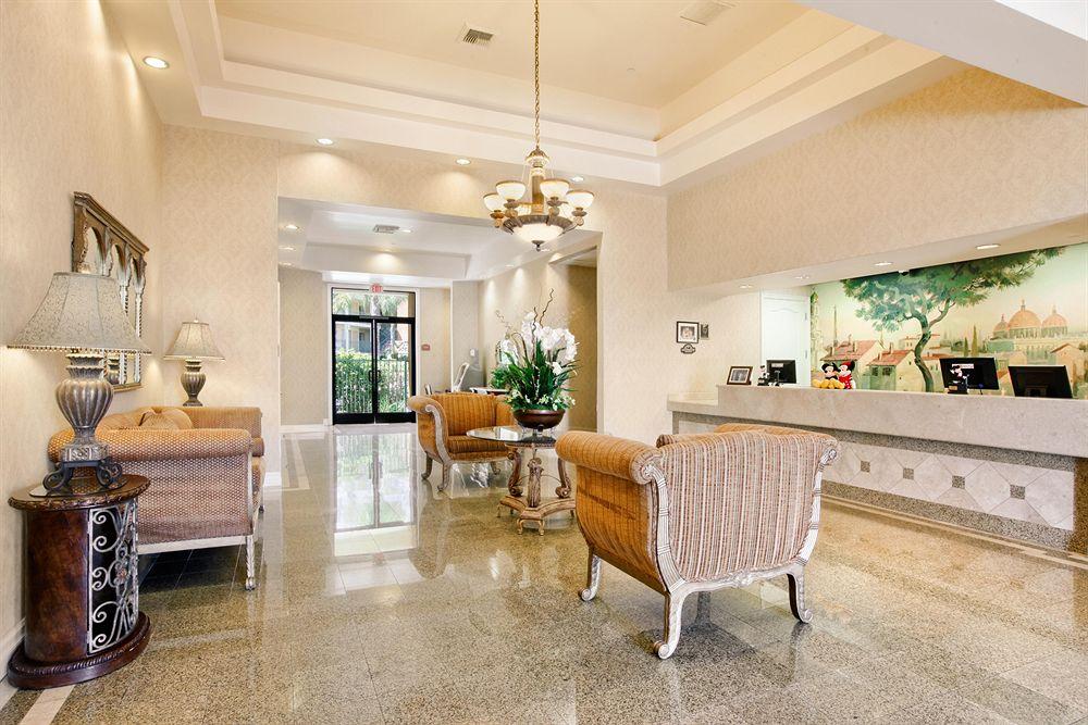Vista do lobby Cortona Inn & Suites Anaheim Resort