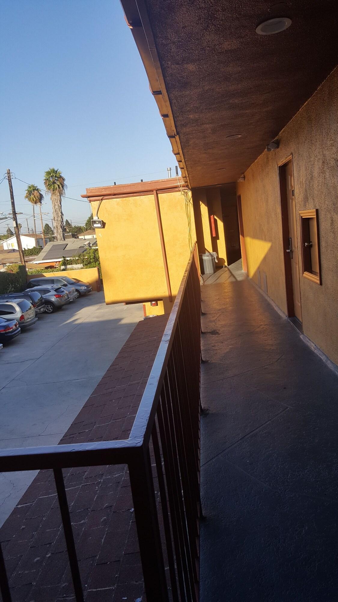 Varios Central Inn Motel on 41 Street