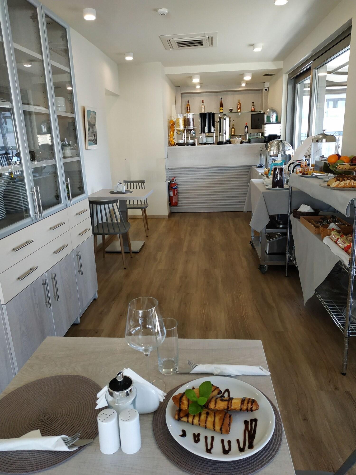 Restaurant Hotel @ Syngrou Fix
