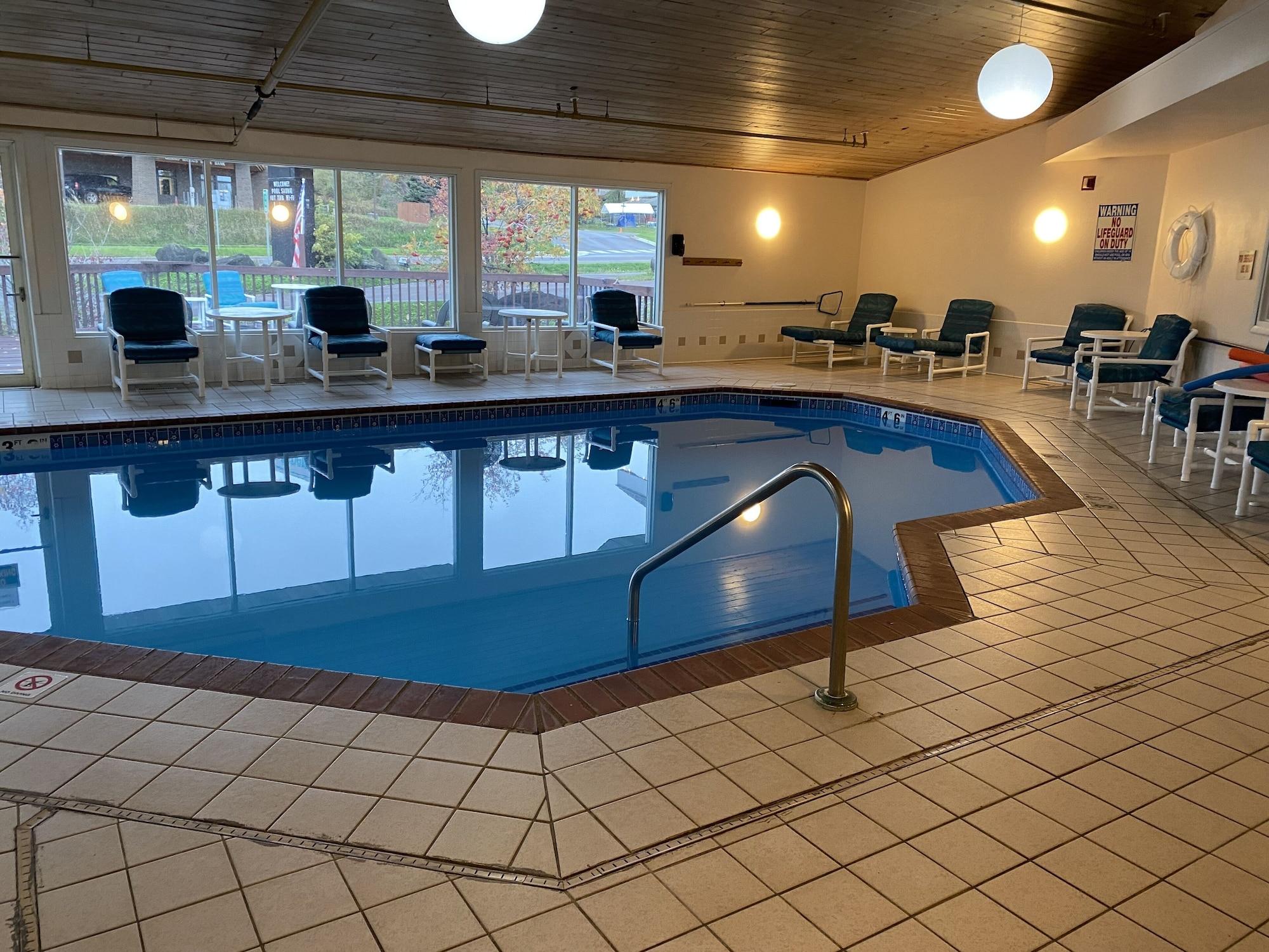Vista Piscina Spruceglen Inn