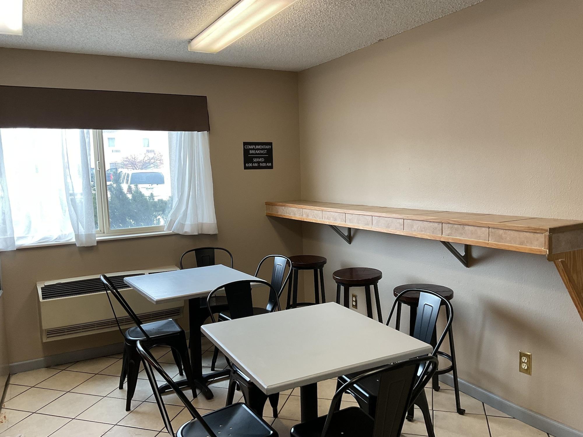 Restaurant Super 8 by Wyndham Colorado Springs Airport