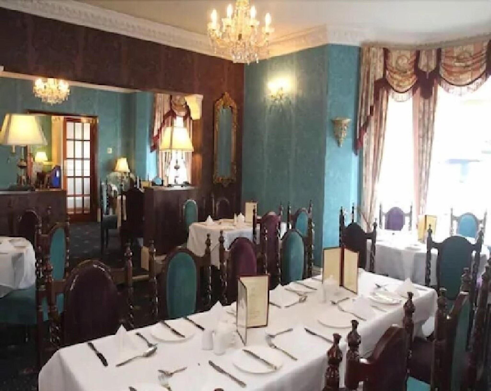 Restaurant The Embassy Hotel