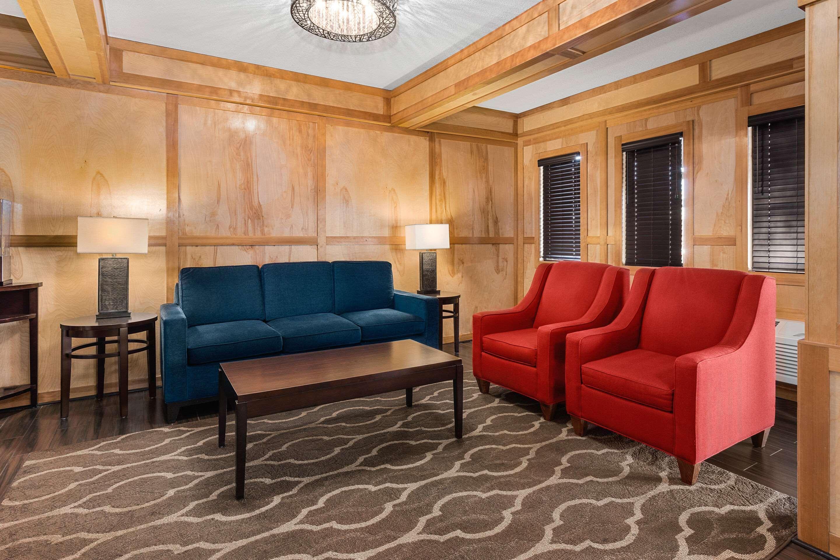 Vista Lobby Comfort Inn & Suites Vancouver Downtown City Center