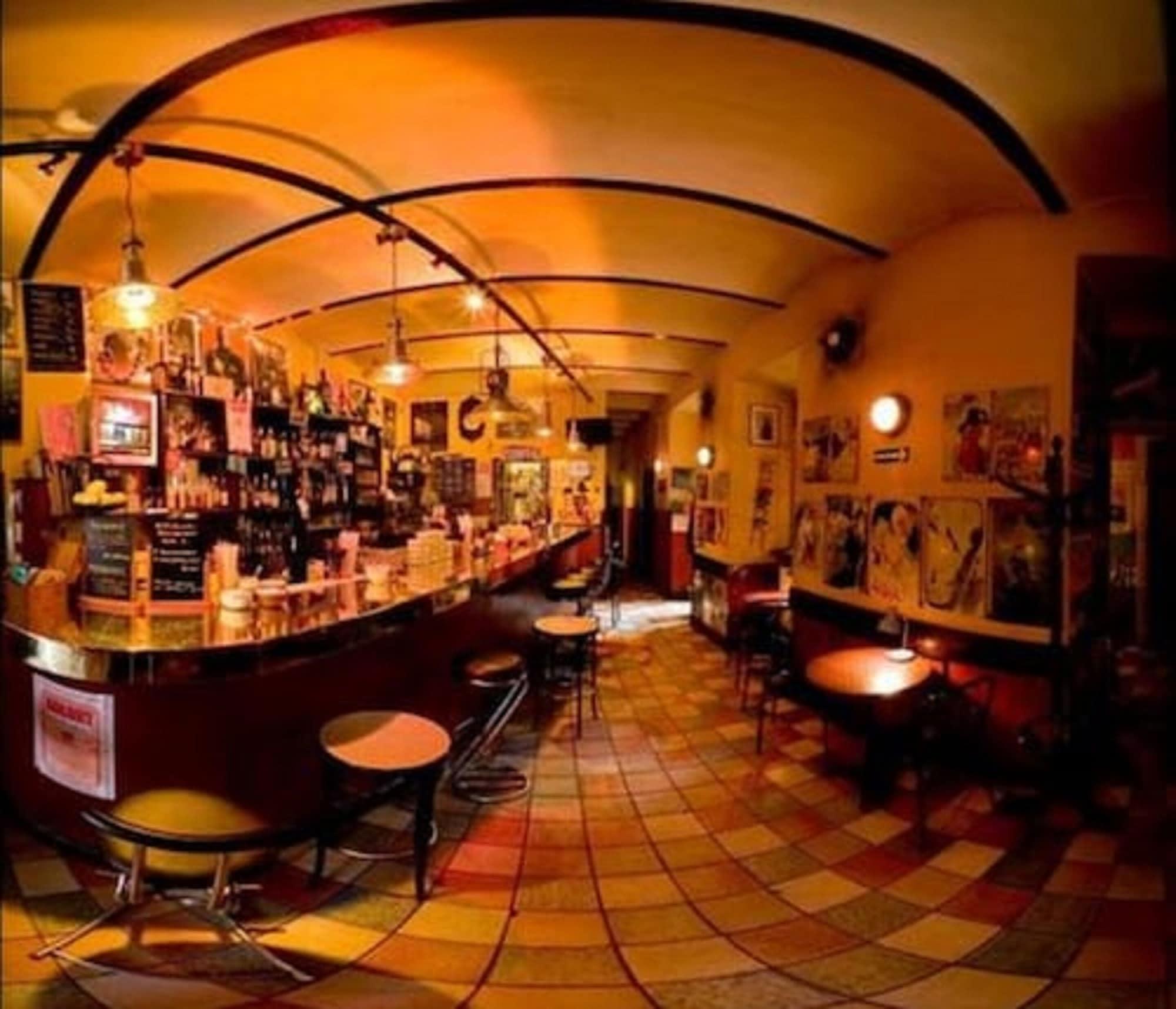 Bar/Salón Kolory Guest House