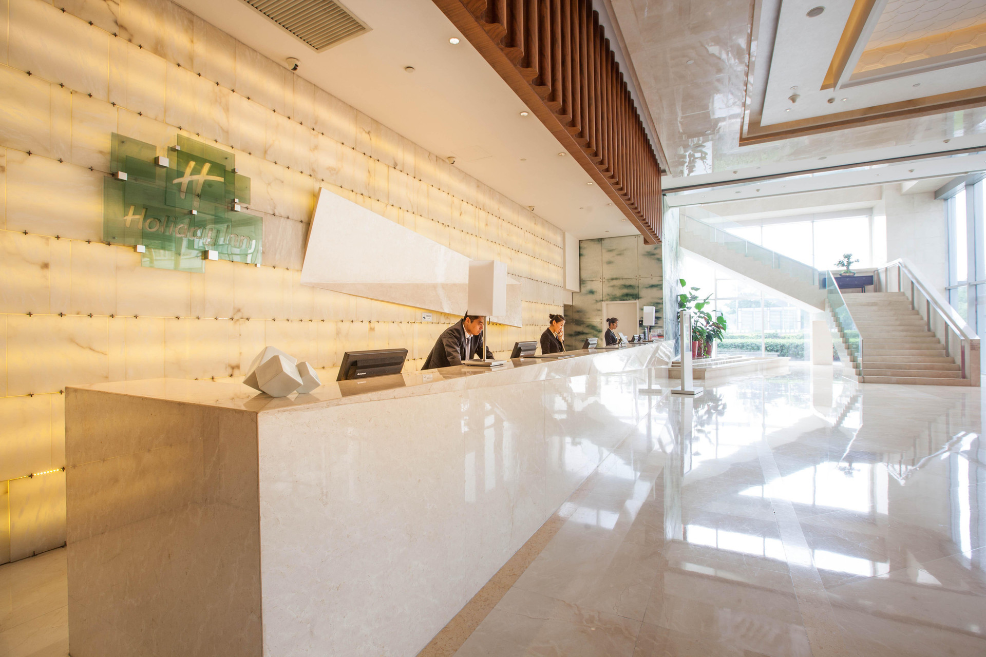 Vista Lobby Holiday Inn Beijing Focus Square by IHG
