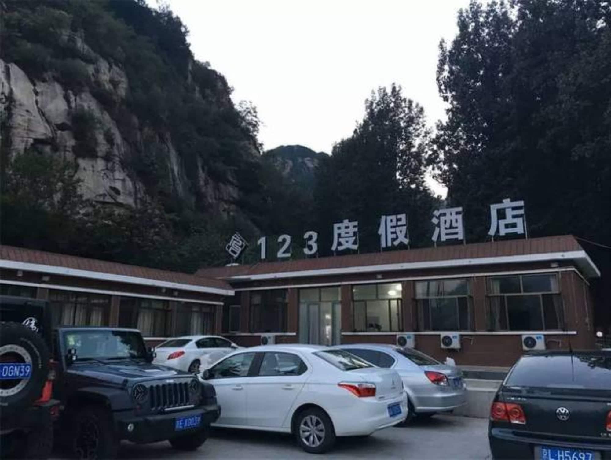 Varios Beijing 123 Holiday Hotel