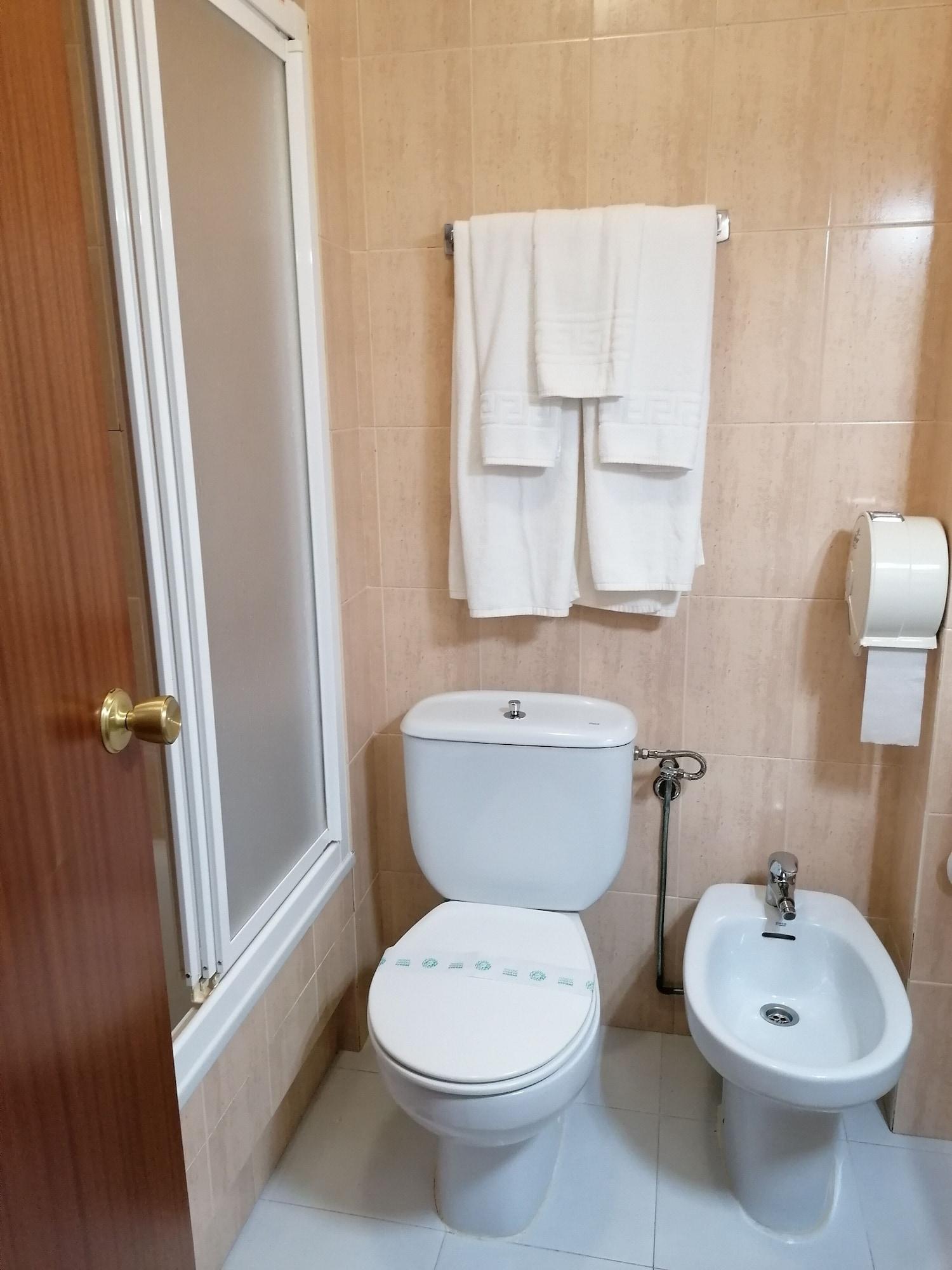 Equipamiento de Habitación Hostal Adelia