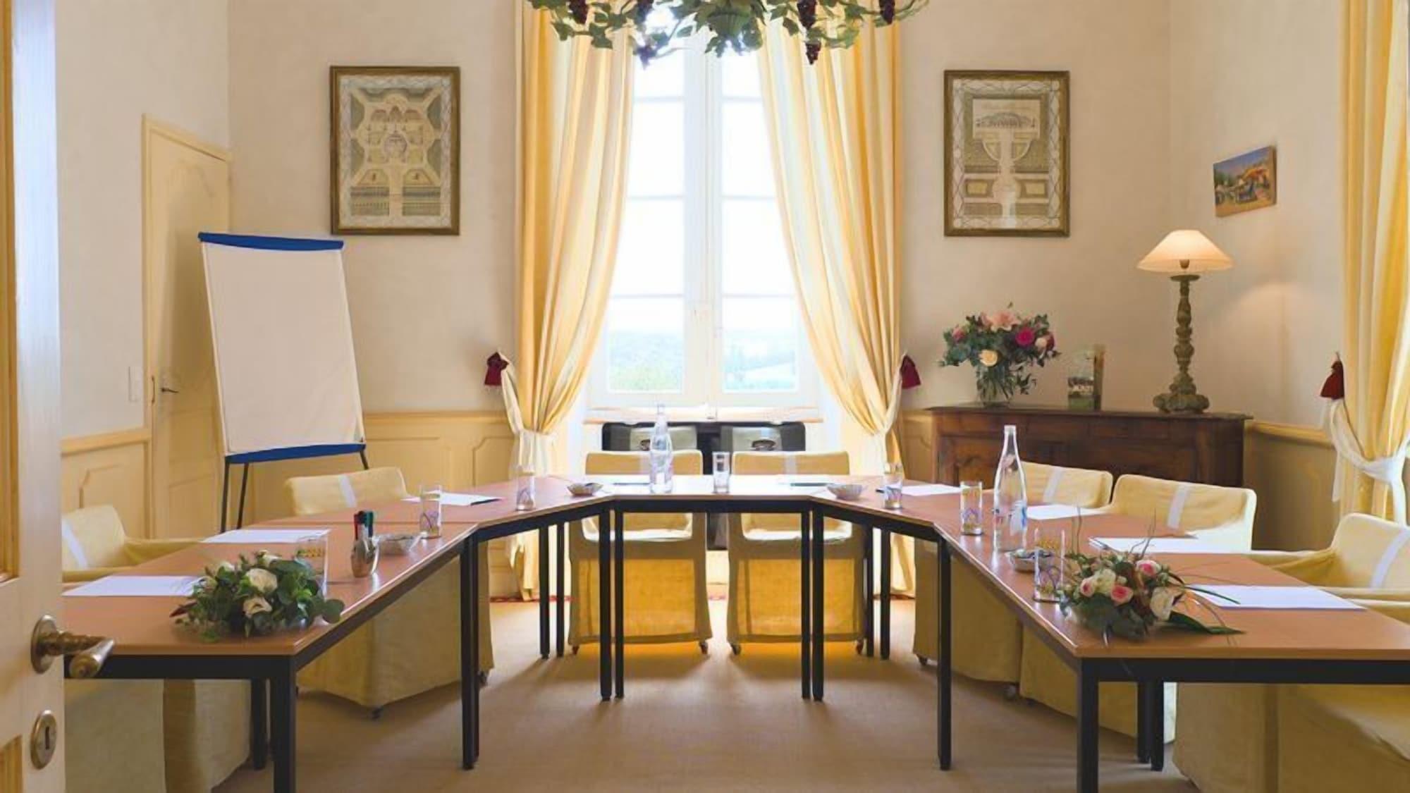 Sala de Reuniones La Chartreuse du Bignac