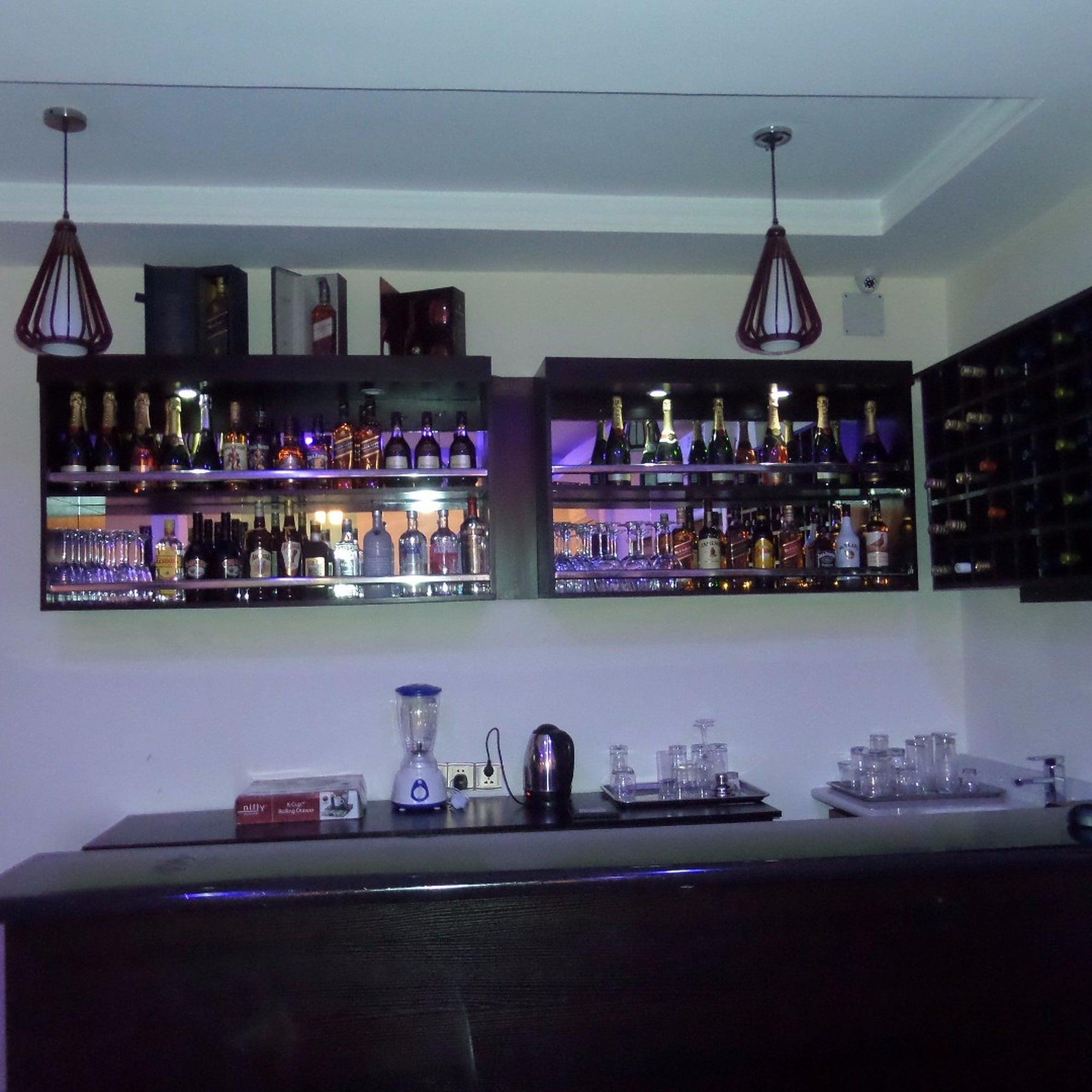 Bar/Salón Rightgate Hotel & Suites