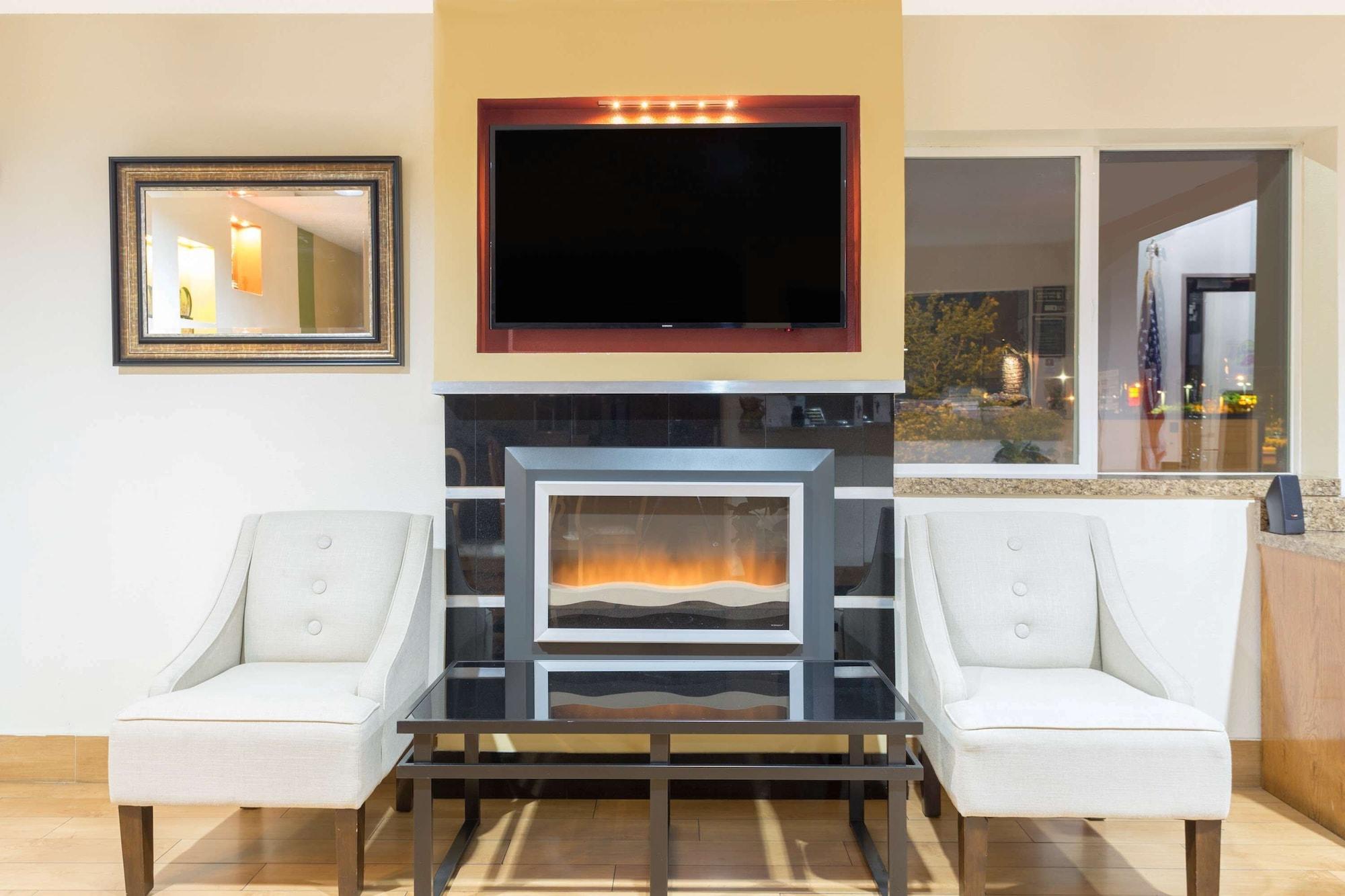 Vista Lobby Super 8 by Wyndham Anderson/Clemson Area