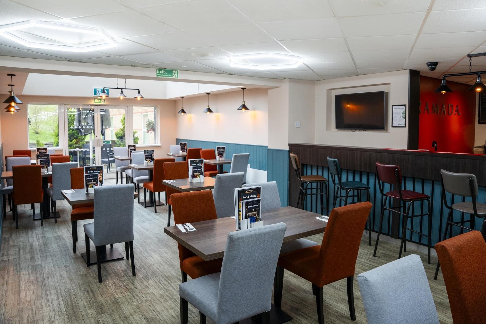 Restaurant Ramada by Wyndham London Stansted Airport