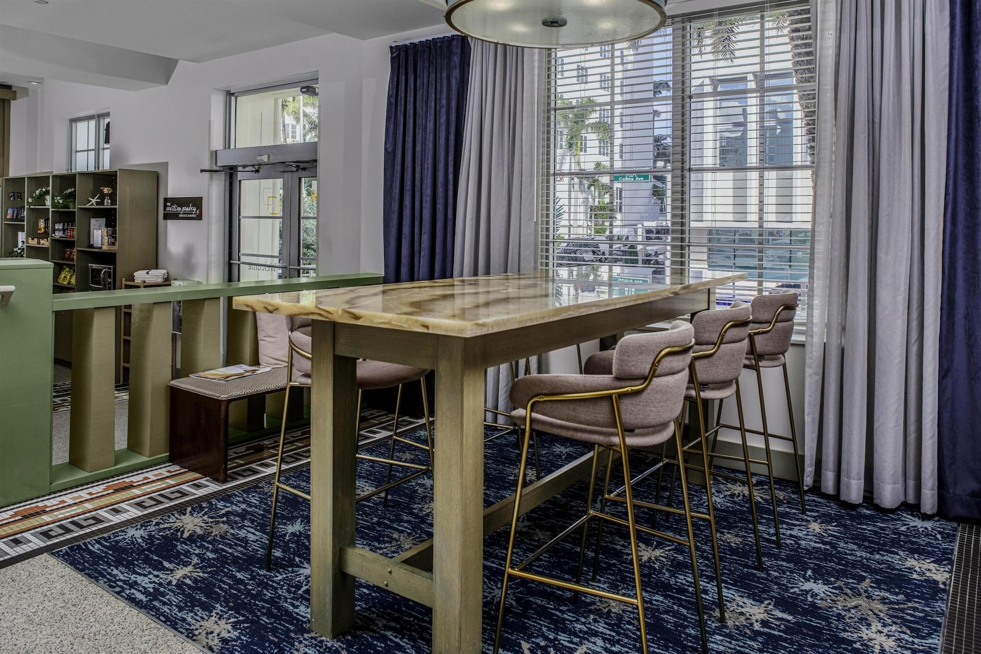 Vista Lobby Hilton Garden Inn Miami South Beach