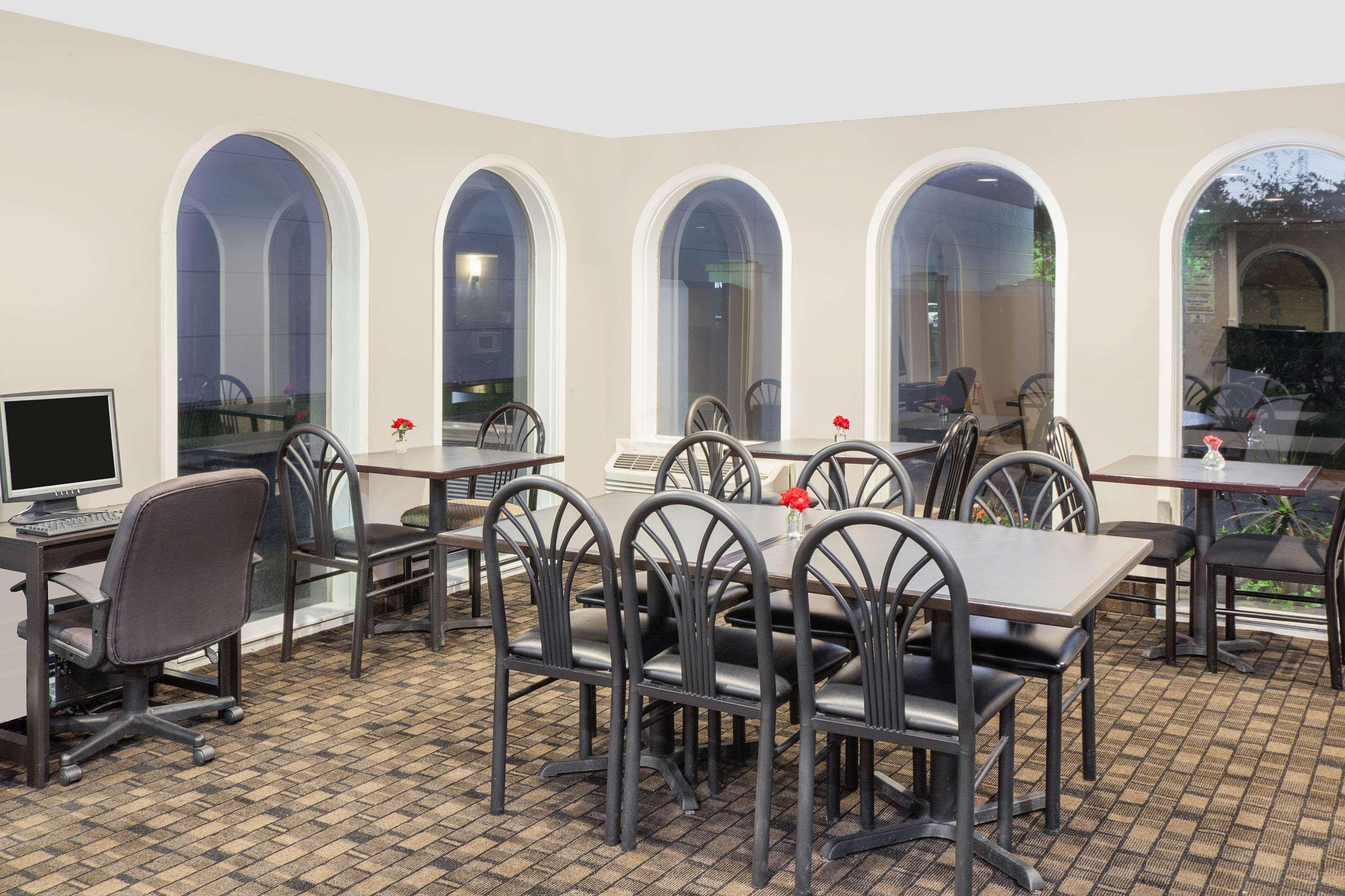 Vista Lobby Super 8 by Wyndham Morton Grove/Chicago