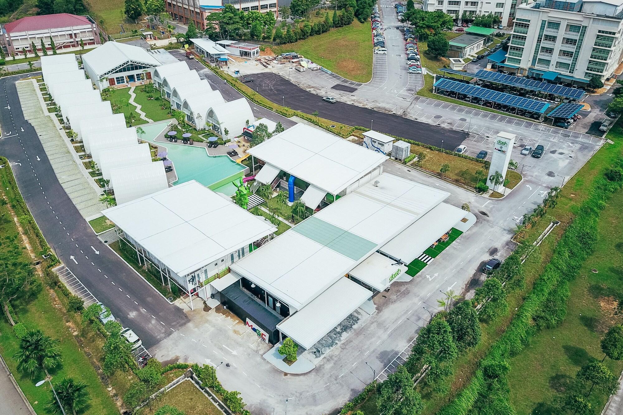 Vista Exterior Dash Box Hotel Cyberjaya