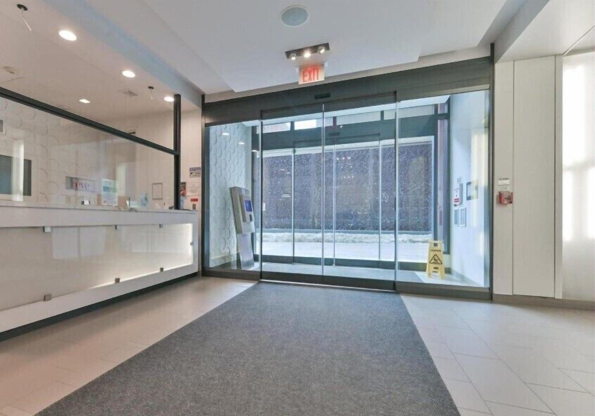Vista Lobby Rooftop Suite - Walk to CN Tower, MTCC, Entertainment District